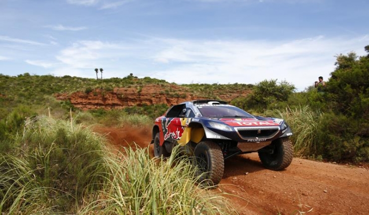 Aşa arată maşina Peugeot pilotată de Sébastien Loeb în Raliul Dakar 2016