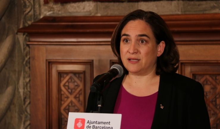 Primarul Barcelonei, Ada Colau, a atacat dur guvernul destituit al Cataloniei și pe fostul premier