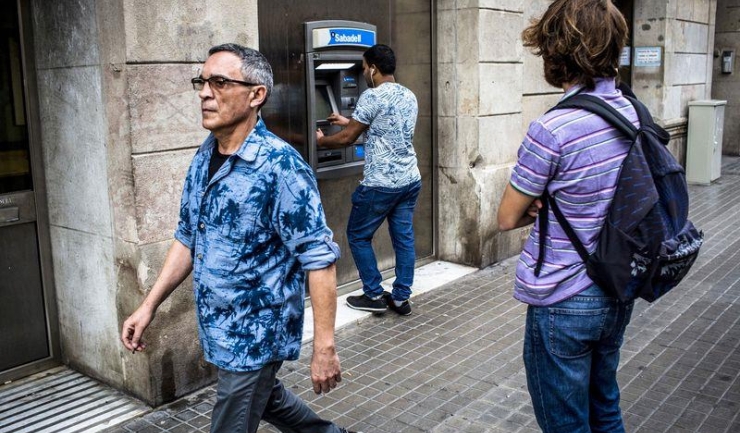 Catalanii au protestat într-un mod inedit, retrăgând sume de bani de la bănci