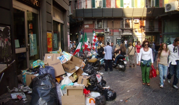 Din cauza faptului că avem prea puține depozite de deșeuri, România riscă se confrunte cu o criză a gunoaielor precum cea în care s-a aflat orașul italian Napoli