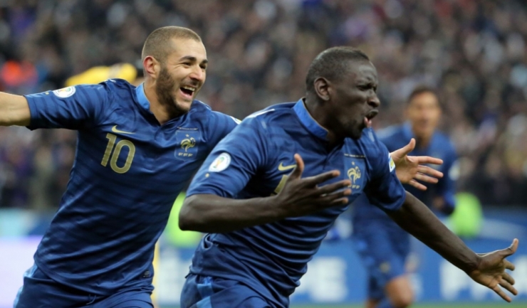 Nici Mamadou Sakho (dreapta), nici Karim Benzema nu se vor afla în lotul Franței la EURO 2016