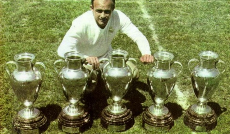 Legendarul Alfredo Di Stefano a evoluat și el în 396 de partide pentru Real Madrid