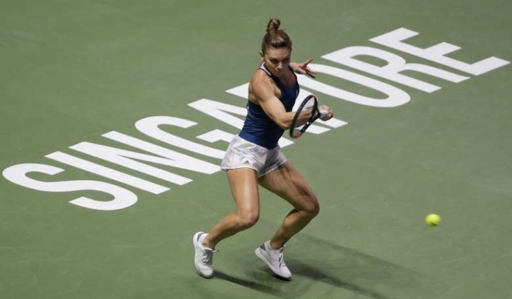 Simona Halep are nevoie de un succes în două seturi în duelul cu Dominika Cibulkova pentru a merge în semifinalele Turneului Campioanelor