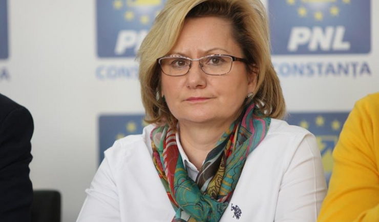 Ana Marcu: „În 11 decembrie ieșim din casă și votăm. Hotărâm încotro se va îndrepta țara. Va merge cu Cioloș premier sau va vira la stânga?“