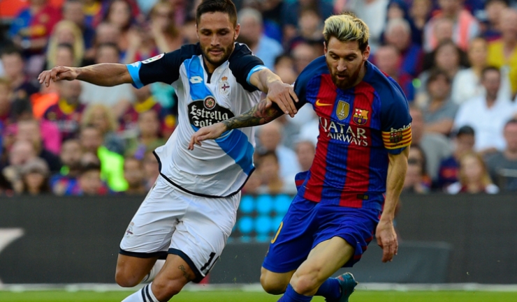 Lionel Messi (dreapta, în duel cu internaționalul român Florin Andone) a stabilit numeroase recorduri de-a lungul carierei sale, atât pentru FC Barcelona, cât și pentru fotbalul spaniol