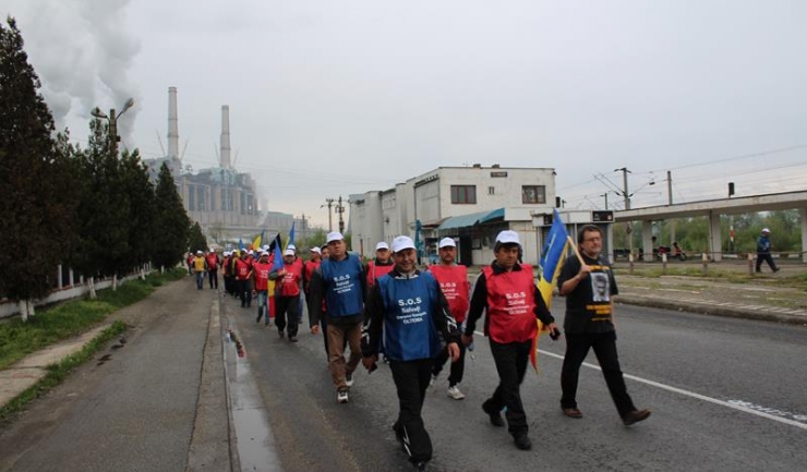 Minerii care au pornit, în urmă cu o săptămână, în „marșul disperării” de la Târgu Jiu la București au protestat, luni, în fața Guvernului