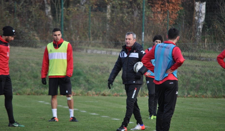 Cristian Manea, fostul fundaș de la FC Viitorul Constanța, este antrenat acum la Mouscron de Mircea Rednic