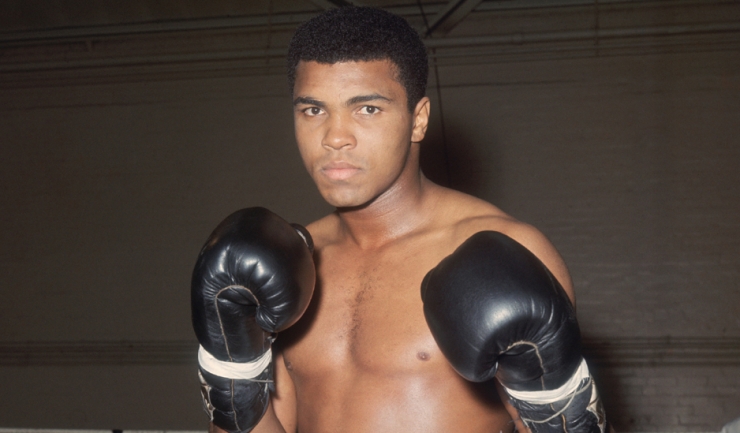 Muhammad Ali a devenit în trei rânduri campion mondial al greilor profesioniști, în 1964, 1974 și 1978