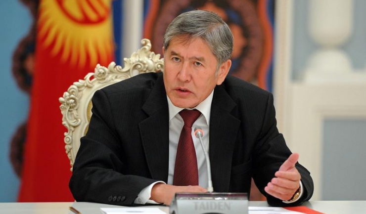Președintele în exercițiu, Almazbek Atambaev