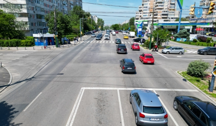Constanța. Semafoarele din intersecția b-dului Tomis cu strada Tulcea, oprite pentru modernizare