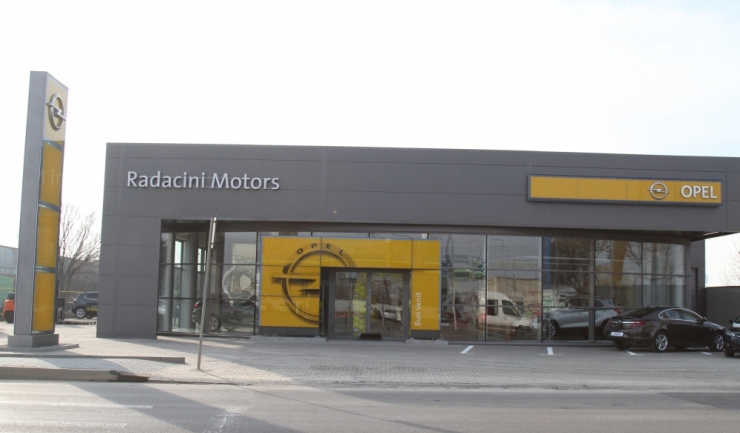Noul showroom Opel al Rădăcini Motors este situat pe bd. Aurel Vlaicu nr. 133 - 135, lângă sensul giratoriu al podului IPMC