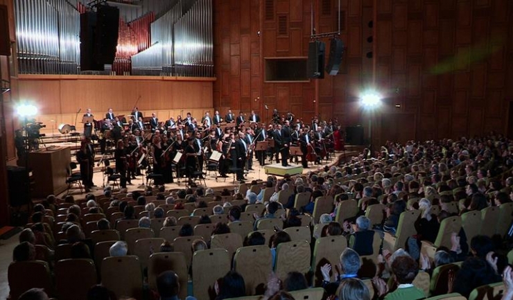 Orchestra Simfonică Radio din Norvegia susţine în fiecare an concertul oferit cu prilejul decernării Premiului Nobel pentru Pace de la Oslo