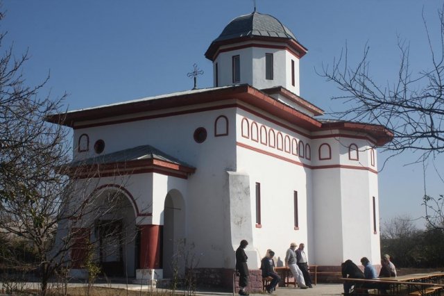 Biserica din satul Coroana, comuna Albești, județul Constanța, obiectul unei percheziții a DIICOT într-un dosar de pornografie infantilă