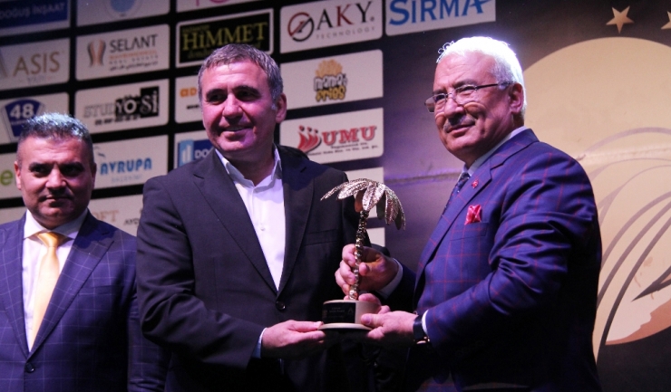 Gică Hagi a primit la Istanbul trofeul „Palmierul de Aur” pentru întreaga carieră