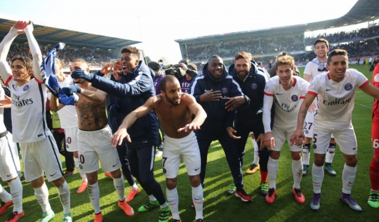 Fotbaliștii parizieni au sărbătorit titlul cucerit în avans pe stadionul din Troyes
