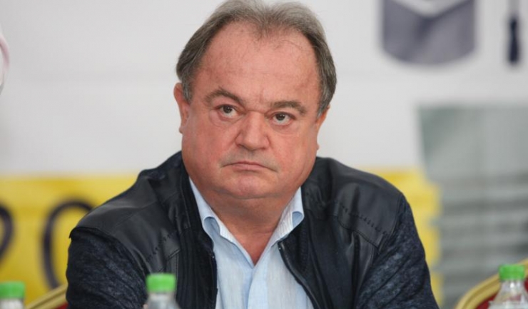 Co-președintele PNL Vasile Blaga: „Dacă vrei să candidezi, aduci bani la partid, că nu vine un avion cu ei de pe Lună“