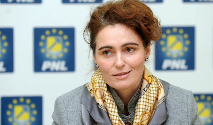 Iuliana Scântei, vicepreşedinte al Senatului, este cercetată pentru fals şi uz de fals, pentru că ar fi devenit senator PNL fără să fie membru de partid