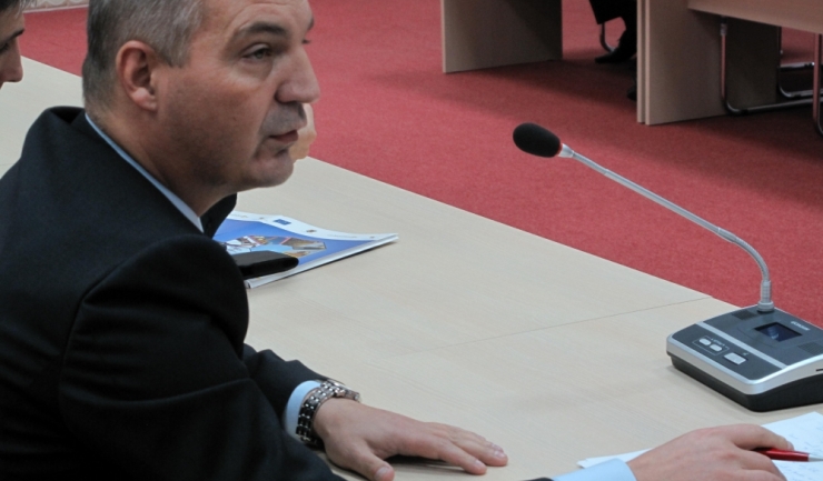 Deputatul PSD Mircea Drăghici a depus, recent, o propunere legislativă în sensul stabilirii unui prag minim pentru subvențiile anuale primite de partide de la bugetul de stat.
