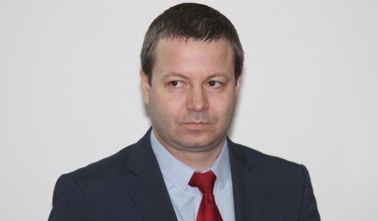 Secretarul de stat din cadrul Ministerului Educației, Gabriel Liviu Ispas: „Dacă le-aș condiționa obligativitatea de a-și trimite copilul la școală, n-ar mai avea bani să se ducă la birt (...)“