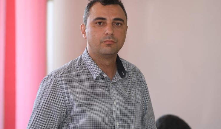 Consilierul local Paul Foleanu: „Sute de persoane sunt batjocorite, umilite şi tratate cu dispreţ de către angajaţii Primăriei, cu acordul tacit al primarului Cristian Radu”