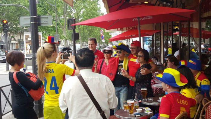 Suporterii tricolori au „ocupat” străzile din Paris și speră să sărbătorească prima victorie a României la EURO 2016
