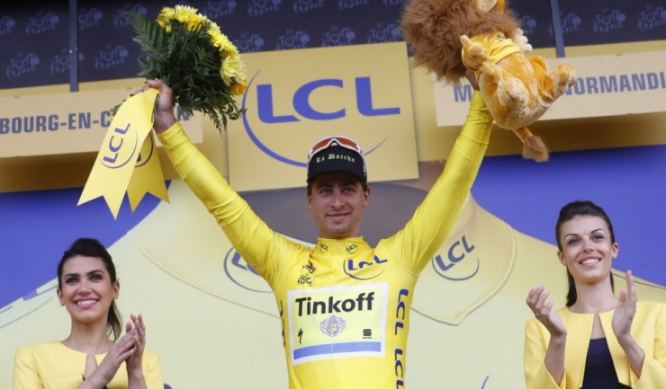 Peter Sagan a îmbrăcat pentru prima dată în carieră tricoul galben, de lider al Turului Franței