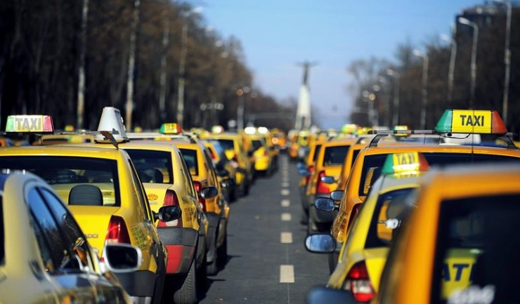 Taximetriștii renunță la protestul din 2 noiembrie, pentru că Guvernul a fost de acord să revizuiască legea transportului de persoane