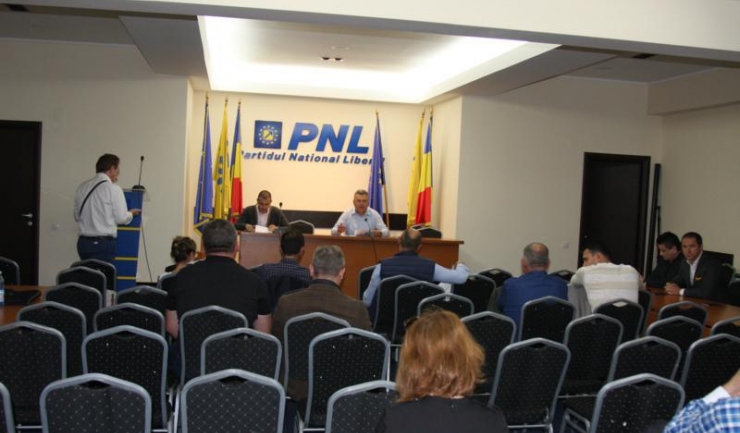Șefii PNL Constanța spun că societatea civilă dorește o schimbare din temelii a clasei politice