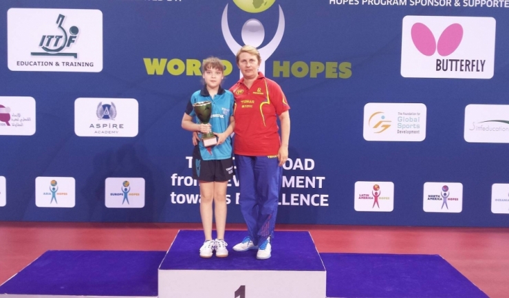 Elena Zaharia, alături de antrenoarea Liliana Sebe, a câștigat un trofeu important la Doha