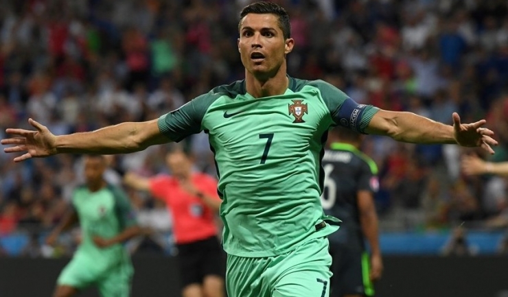 Cristiano Ronaldo a fost ales pentru a doua oară cel mai bun fotbalist din Europa