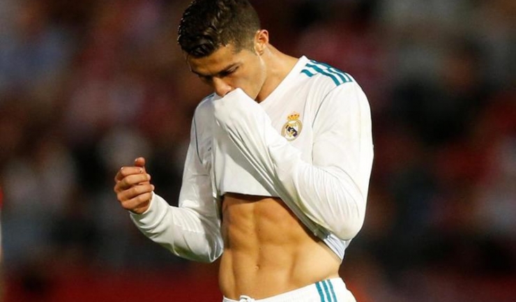 CR7 s-a săturat de tricoul „blanco” al lui Real Madrid...