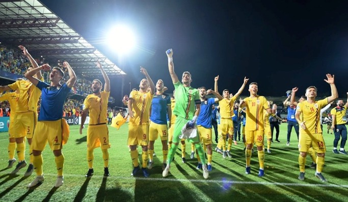 Tricolorii „mici” au devenit... MARI (sursa foto: Facebook Echipa națională de fotbal a României)