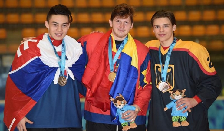 Hocheistul Eduard Cășăneanu (în centrul imaginii) a obținut singura medalie de aur pentru România la Lillehammer