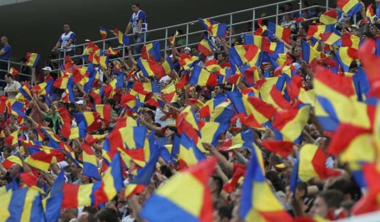 Suporterii tricolorilor așteaptă evoluții mult mai bune ale fotbaliștilor români în preliminariile CM