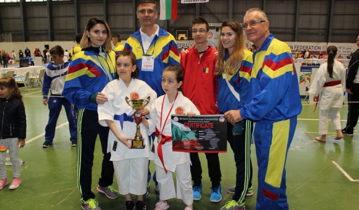 Reprezentanții cluburilor sportive Farul și Tomis Karate din Constanța domină competițiile interne de Karate Shotokan