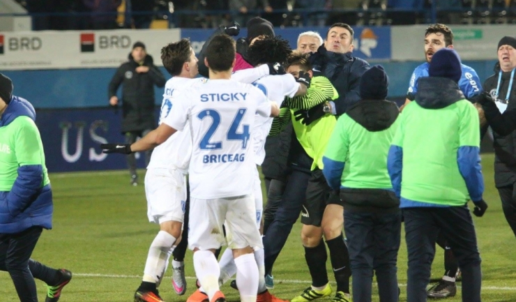 Incidentele de la sfârșitul partidei dintre FC Viitorul și CS U. Craiova au fost taxate de FRF