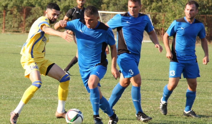Victoria Mihai Viteazu (echipament albastru) va juca împotriva singurei formații de amatori înscrise în faza pe județul Constanța