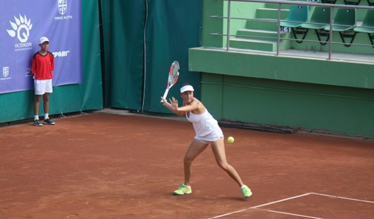 Cristina Dinu, principala favorită, s-a calificat în optimile turneului de la Mamaia