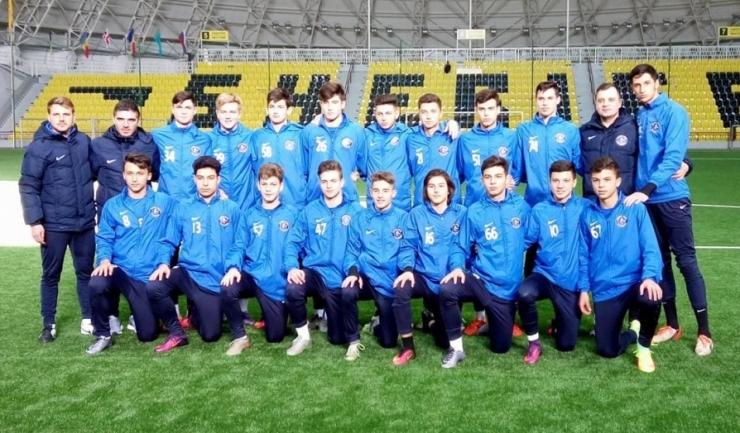 Jucătorii Academiei Hagi s-au antrenat la Tiraspol, urmând să susțină miercuri primul meci la Sheriff Cup 2016