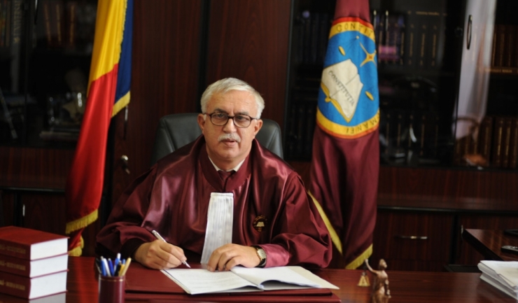 Președintele CCR, Augustin Zegrean, se numără printre cei care vor fi înlocuiți. Mandatul său de judecător constituțional va expira în 13 iulie.