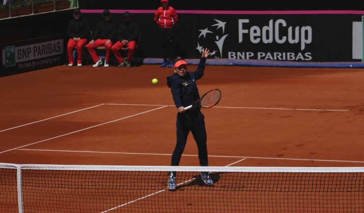 Simona Halep începe seria turneelor pe zgură la Stuttgart, după ce și-a făcut încălzirea la Mamaia, în Fed Cup