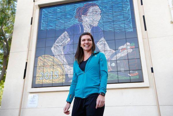 Simona Halep a fost prezentă luni la dezvelirea picturii sale murale de la Indian Wells