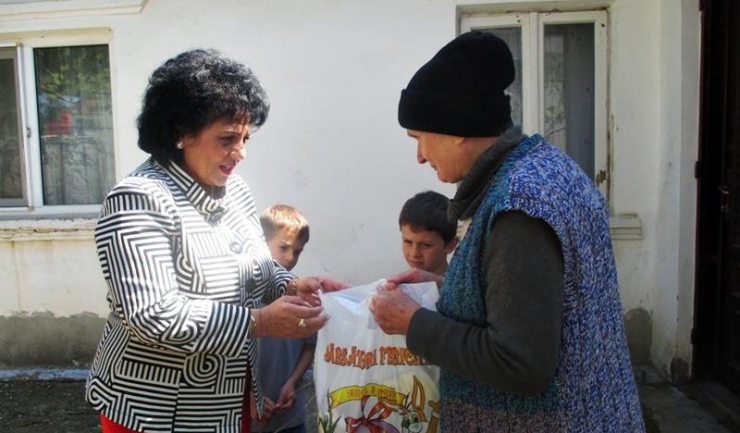 Femeile din PSD Constanța le-au oferit, în Vinerea Mare, cadouri de Paște bătrânilor din centrele pentru vârstnici
