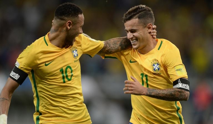 Neymar (stânga) și-ar dori să fie coechipier cu Philippe Coutinho și la PSG