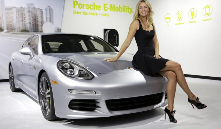 Constructorul auto Porsche va renegocia contractul cu Maria Şarapova