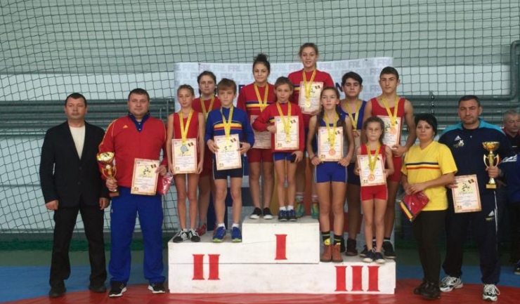 Copiii și antrenorii de la CS Mangalia, mândri de medaliile cucerite la Buziaș