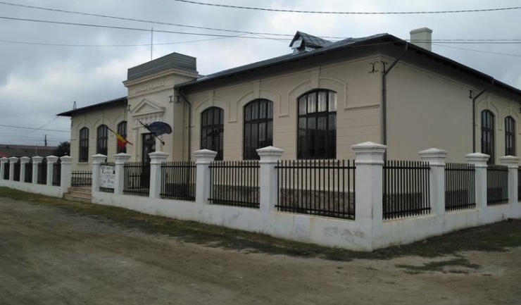 Clădirea Şcolii Primare din Sulina, cu o istorie de un secol, a fost proaspăt renovată. Cu fonduri europene