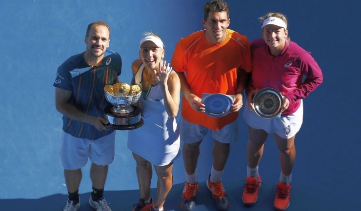 Horia Tecău și Coco Vandeweghe, alături de câștigătorii probei de dublu mixt de la Australian Open 2016, Bruno Soares și Elena Vesnina