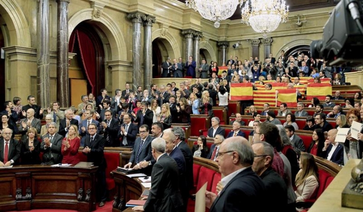 Parlamentul Regional Catalan așteaptă cu emoție discursul liderului separatist Carles Puigdemont
