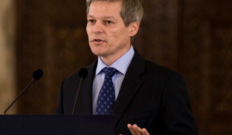 Șeful Executivului, Dacian Cioloș, îi transmite Alinei Gorghiu, co-președinte al PNL, să-l ţină departe de bătălia politică, pentru că alegerea primarilor din două tururi nu e atributul miniștrilor tehnocrați